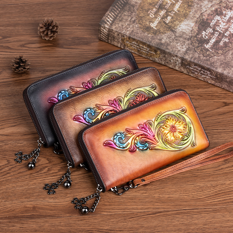 Elegant Women’s Leather Clutch – Vintage Floral Design
