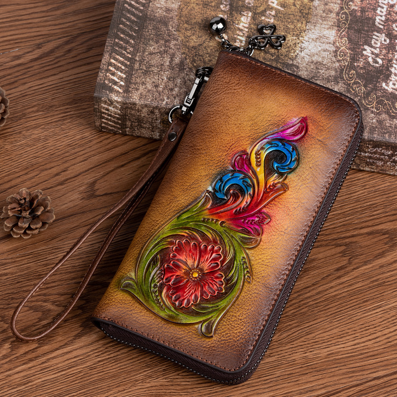 Elegant Women’s Leather Clutch – Vintage Floral Design - Image 9