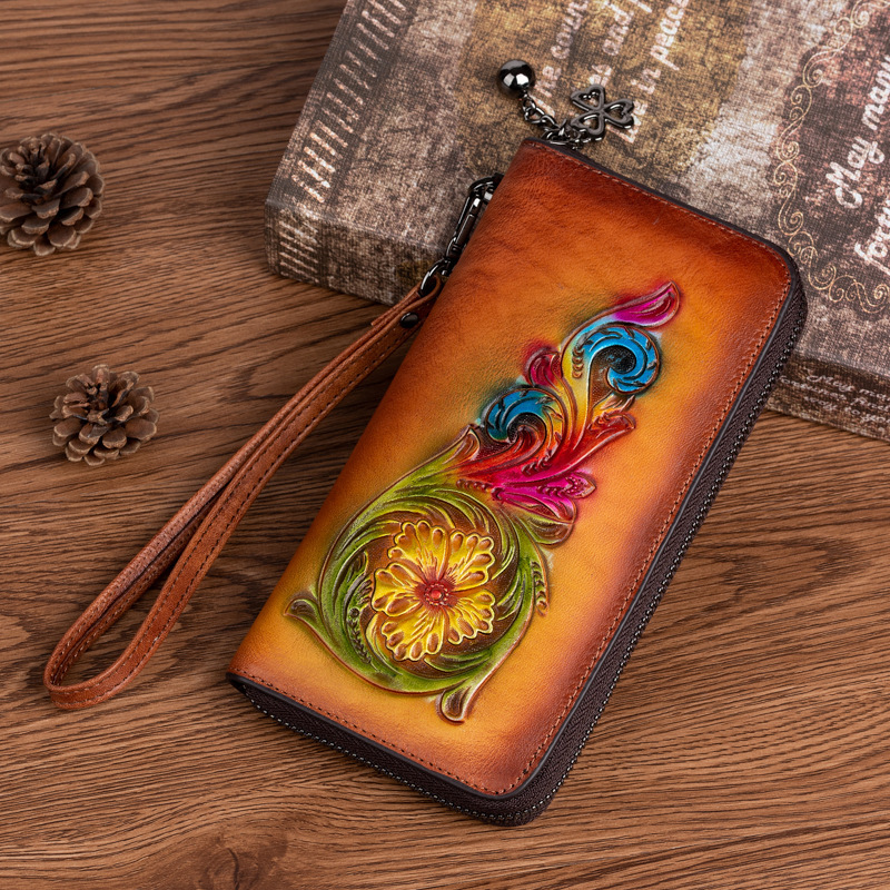 Elegant Women’s Leather Clutch – Vintage Floral Design - Image 5