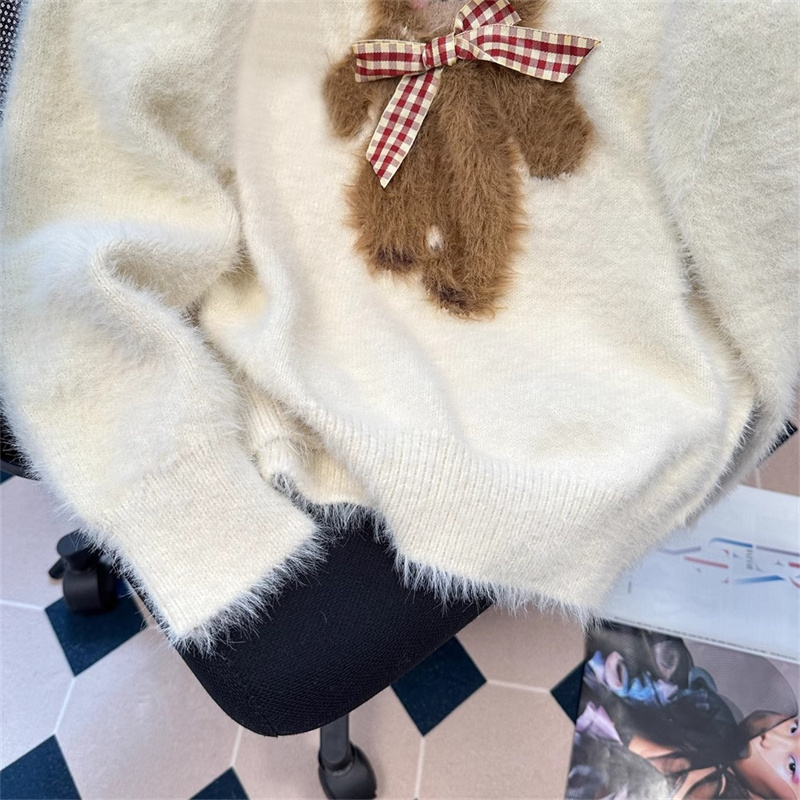 Bear Jacquard Knitwear White Sweater For Women - Image 2