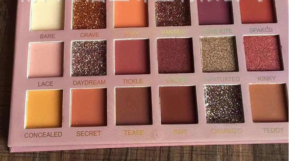 Professional Eyeshadow Palette - Image 7