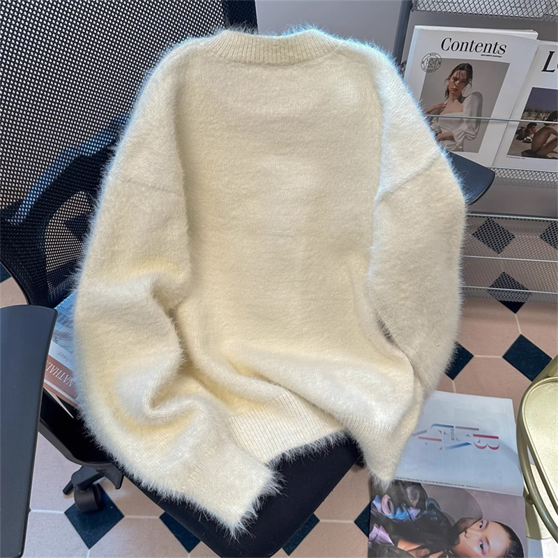 Bear Jacquard Knitwear White Sweater For Women - Image 3